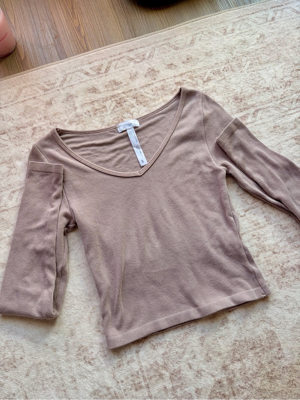 Altard state Women's V-Neck Ribbed Top - Taupe